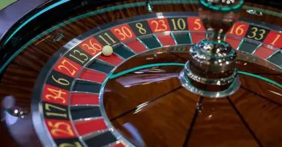 Người chơi Việt Nam theo dõi hạng VIP và quyền lợi trên điện thoại 888vn
